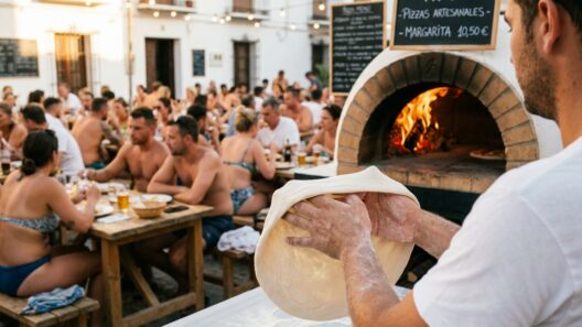 Pizzaiolo estirando masa de pizza napolitana a mano frente a un horno de leña encendido en un local animado de verano
